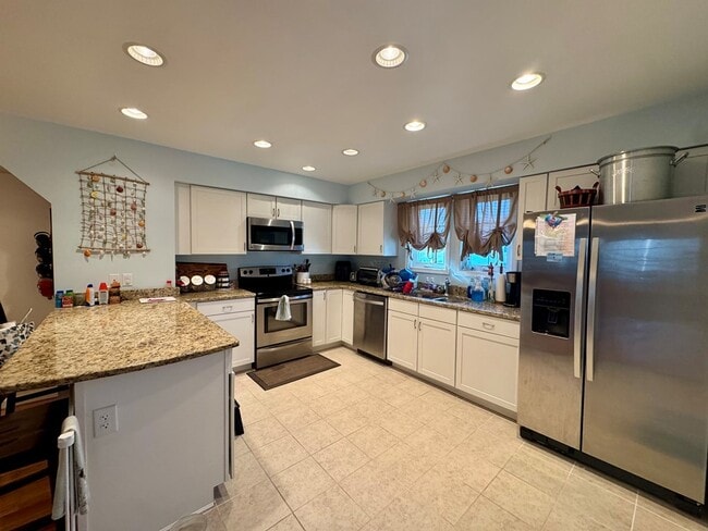 Building Photo - 6386 Waters Edge Dr