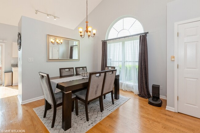 Building Photo - 724 Wildflower Cir