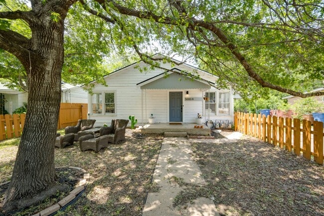 Building Photo - 5000 Lynndale Dr