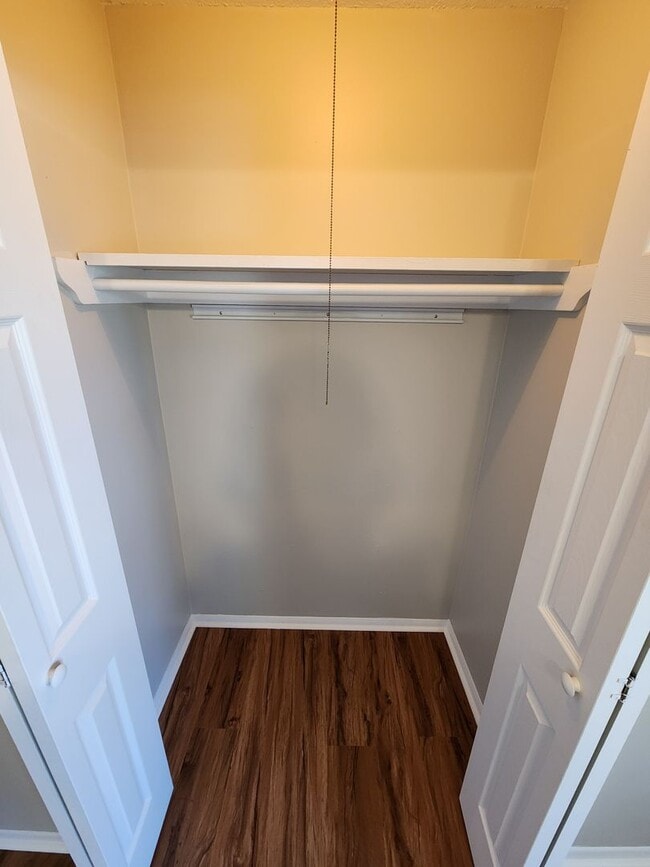 Building Photo - Spacious 3-Bedroom, 1.5-Bathroom Home AVAI...