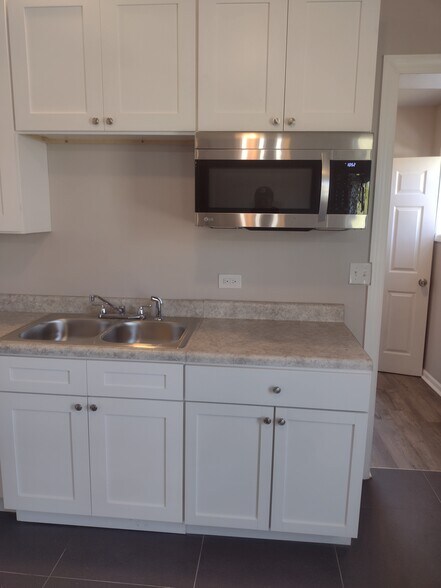 Building Photo - 48 W 21st St