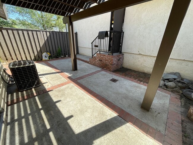 Building Photo - 1287 Tarryglen Ln