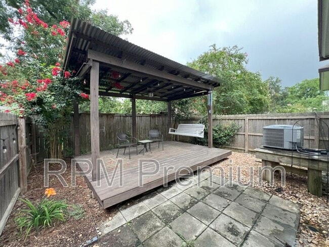 Building Photo - 2353 Orpine Ave