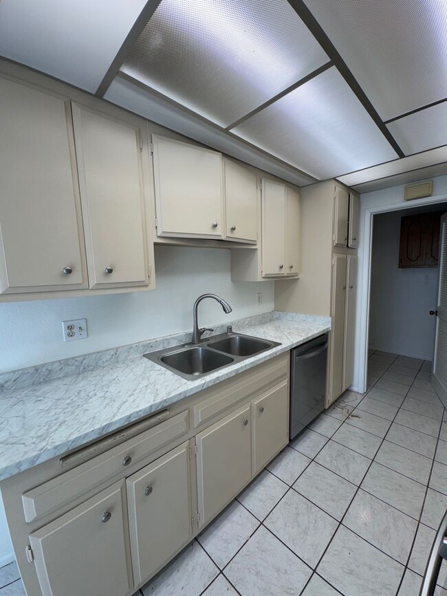 Building Photo - Orchard Lane Condo for Rent near the 101 F...