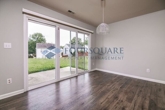 Building Photo - Single Family | Back Patio | Two- Car Gara...