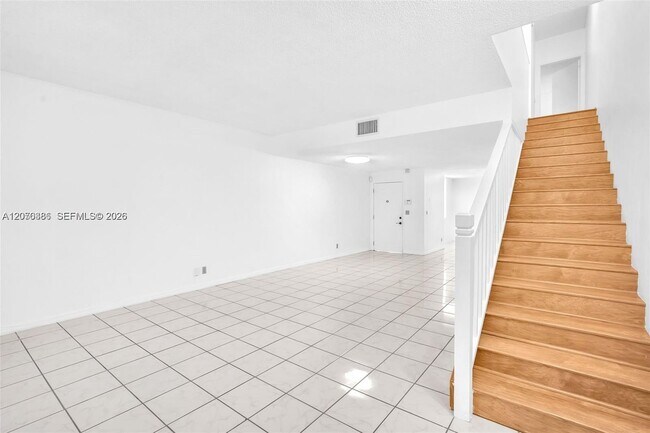Building Photo - 800 Sorrento Dr