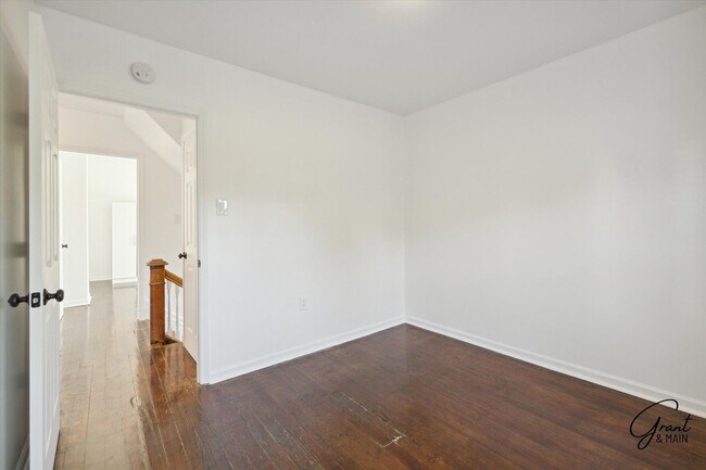 Building Photo - 242 Harmon St