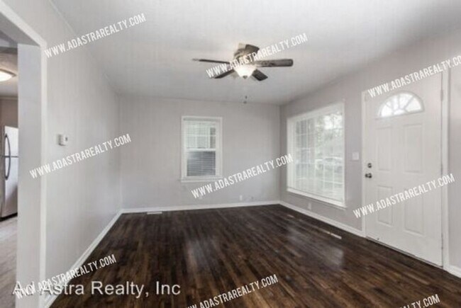 Building Photo - 821 N Crysler Ave