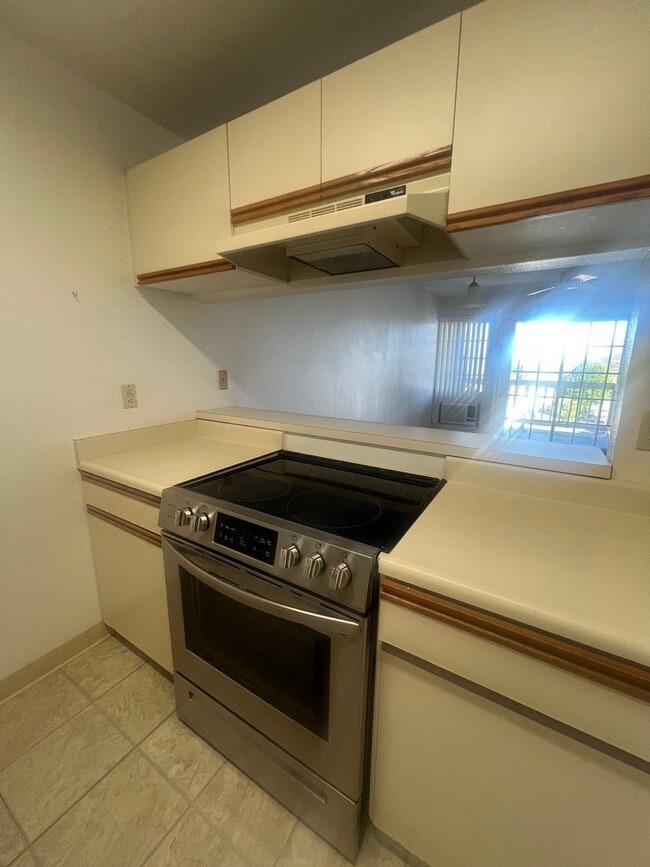 Building Photo - Makakilo Cliffs 2 bedroom Panoramic Views and Cool Breezes