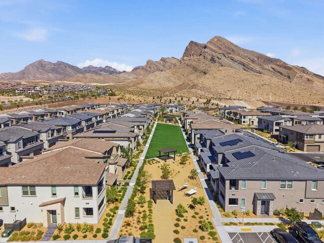 Building Photo - Experience refined living in this beautifully appointed 3-bedroom, 2.5-bathroom townhome spanning...