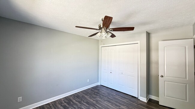 Building Photo - The Glads