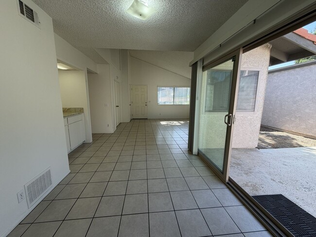 Building Photo - 1594 Christopher Ln