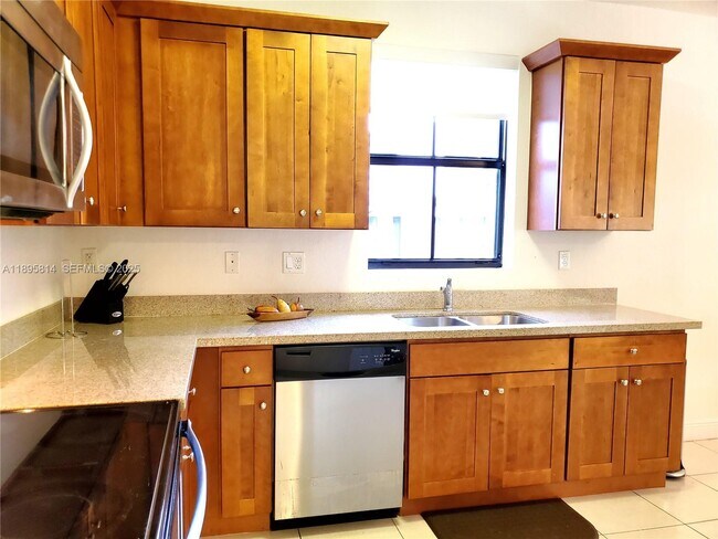 Building Photo - 9731 NW 10 Terrace