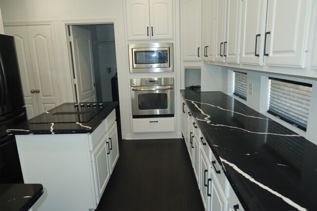 Building Photo - 12211 Summerland Ridge Ln