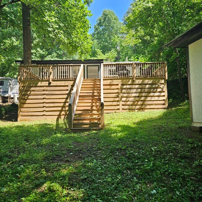 Building Photo - 220 Gumlog Dr