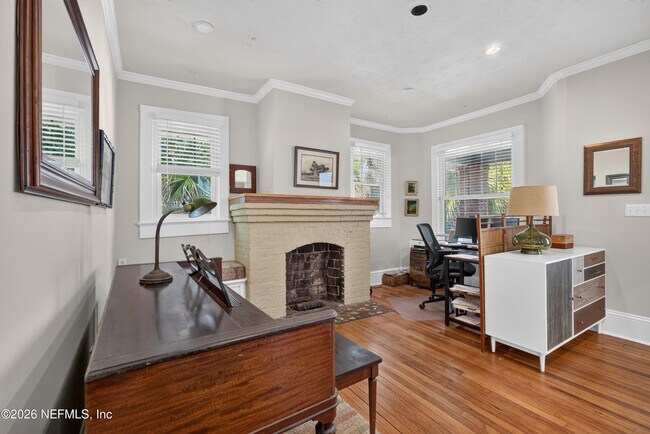 Building Photo - 1555 Belmonte Ave
