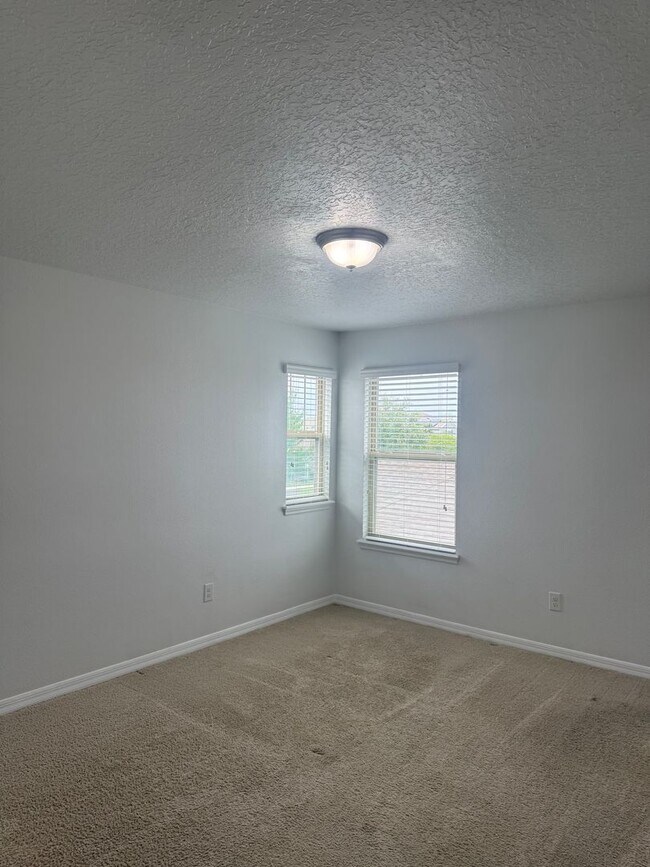 Building Photo - Home in WATERLEIGH Winter Garden!