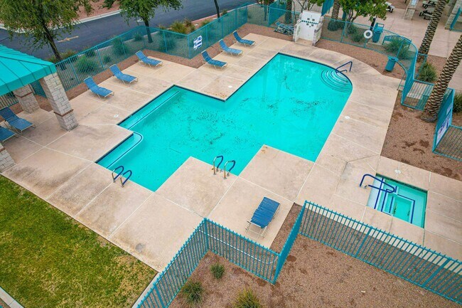 Building Photo - Gorgeous, recently renovated Green Valley ...