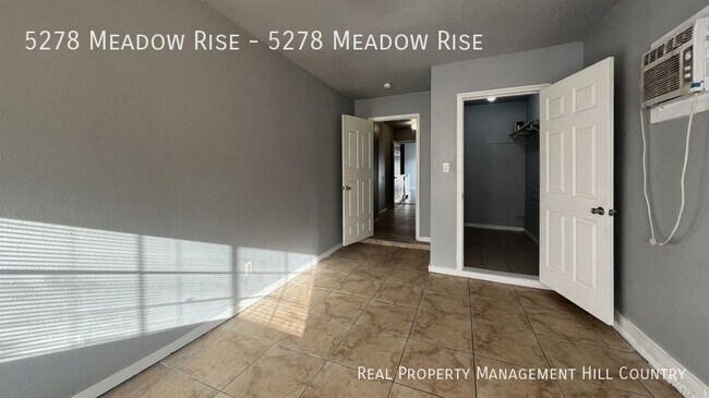 Building Photo - 5278 Meadow Rise St