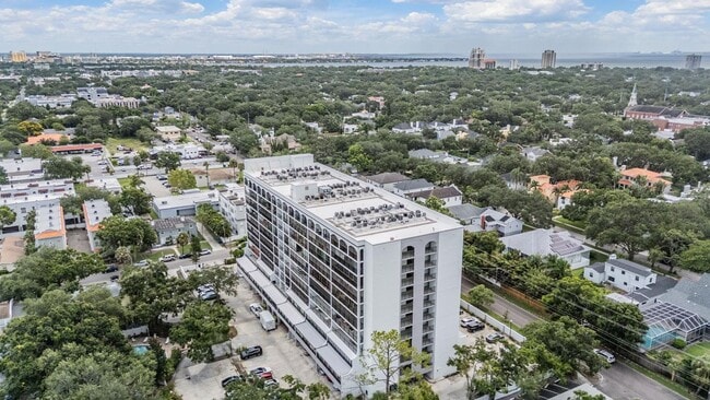 Building Photo - Spacious 2 Bed 2 Bath Condo in Heart of So...