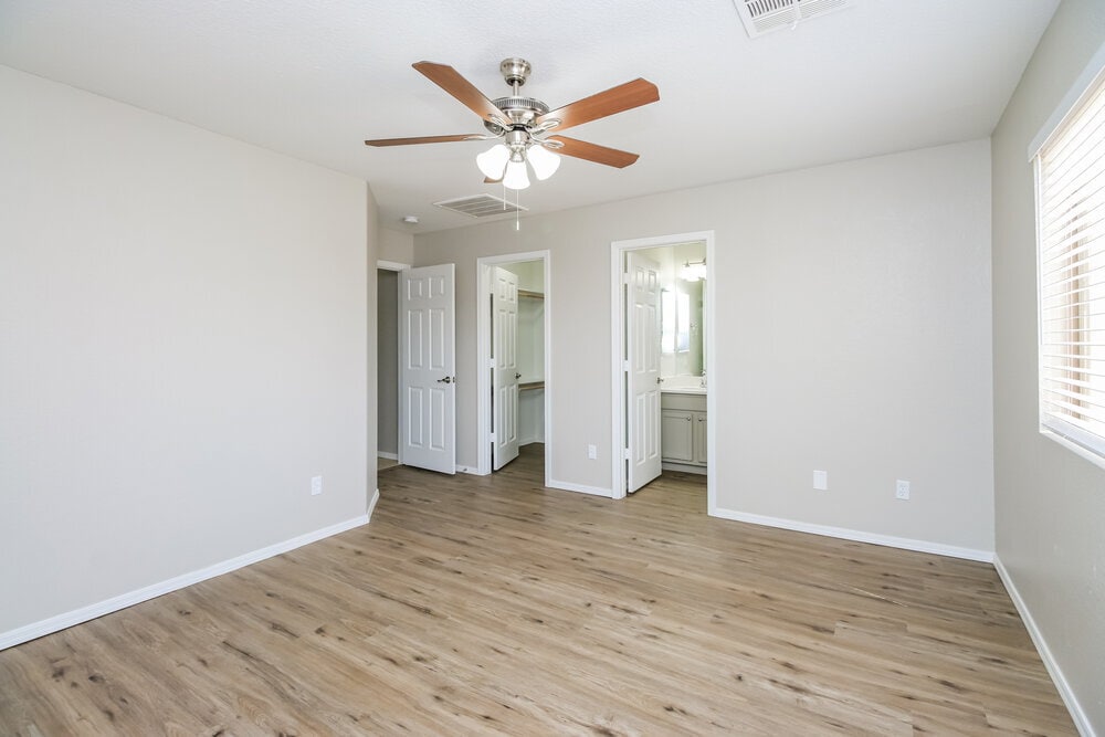 Building Photo - 973 E Yuma Ave