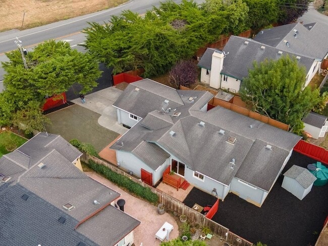 Building Photo - 9690 Cabrillo Hwy