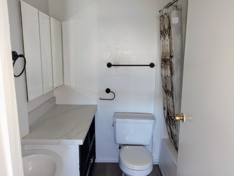 Building Photo - 14746 Delano St