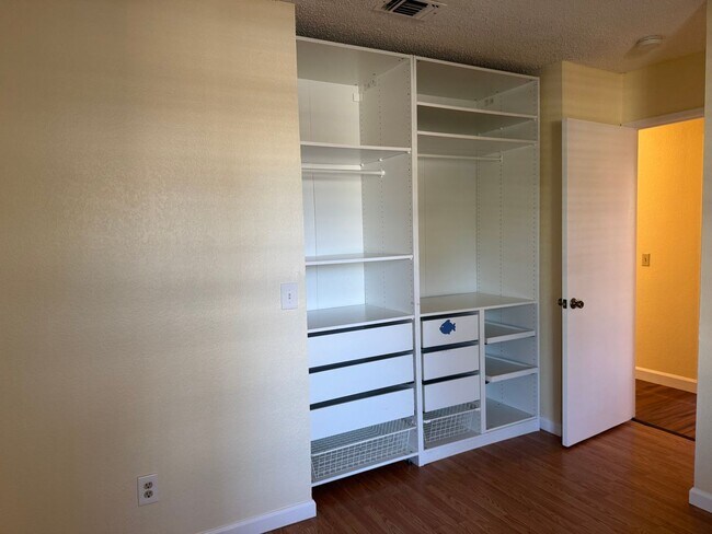 Building Photo - 2940 Candido Dr