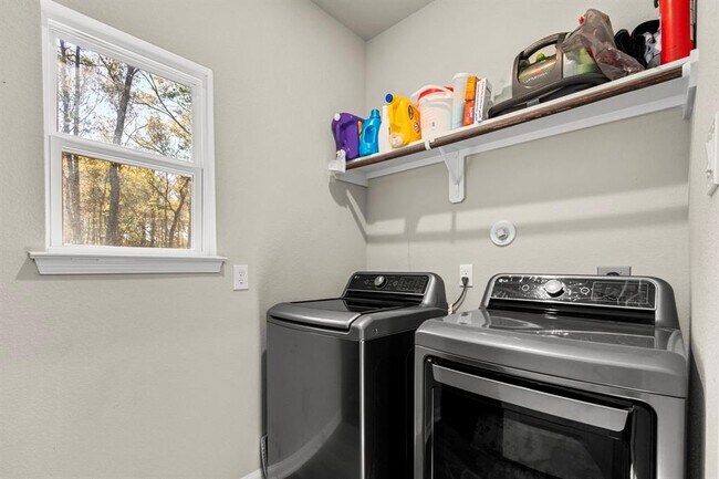 Building Photo - 1433 Rd 66113