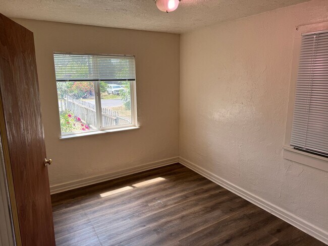 Building Photo - Cute 1 bedroom 1 bathroom house in Eugene!