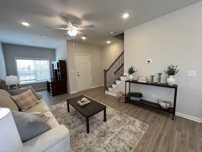 Building Photo - 2 br, 2.5 bath House - 3704 S Mebane St