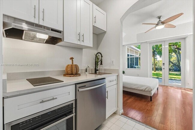 Building Photo - 413 NW 23rd Ave