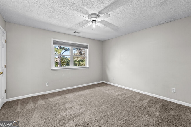 Building Photo - 255 Woodstream Dr