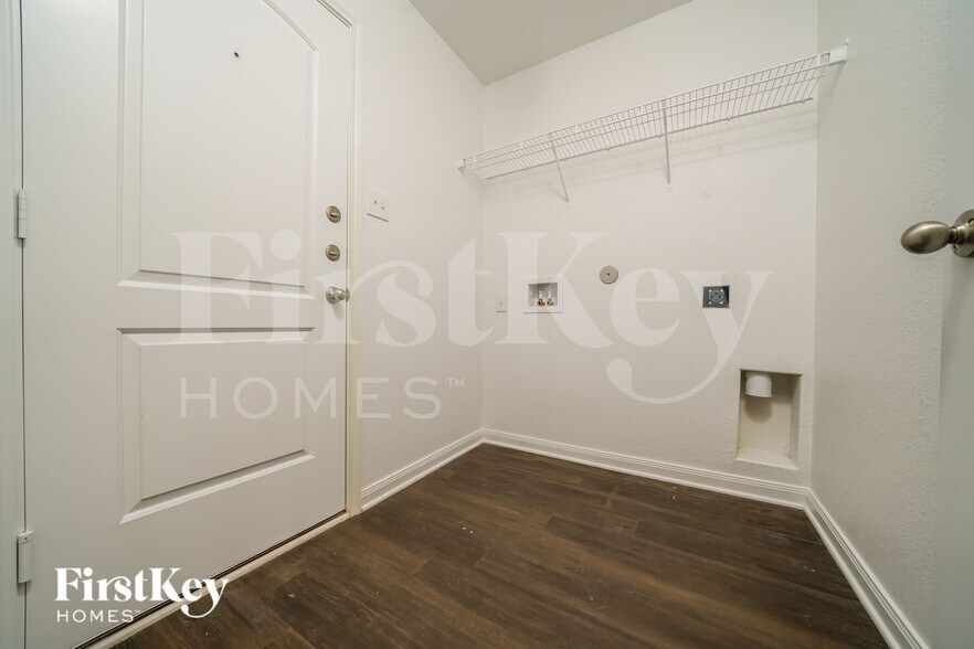 Building Photo - 1310 Barrel Dr