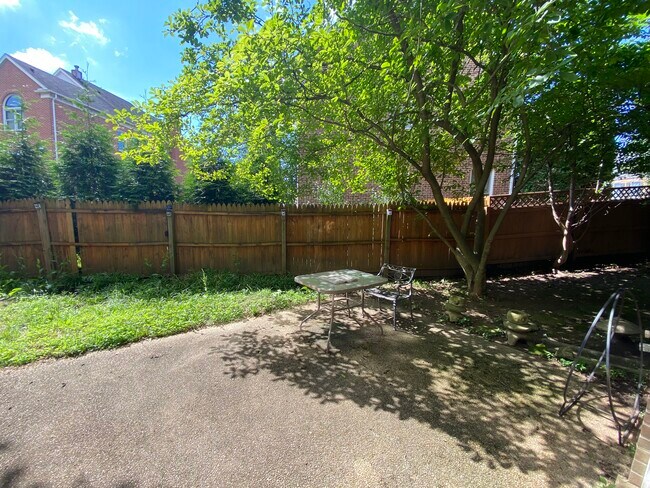 Building Photo - 5102 Warren Plz NW