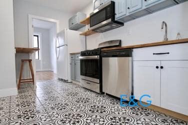 Building Photo - Top Level 3 BR Townhouse Custom Apt.  with large private outdoor Space