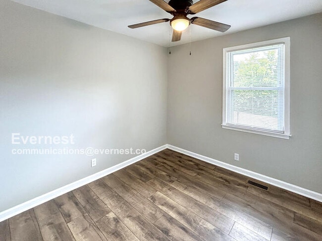 Building Photo - 600 Maclaurin Ct
