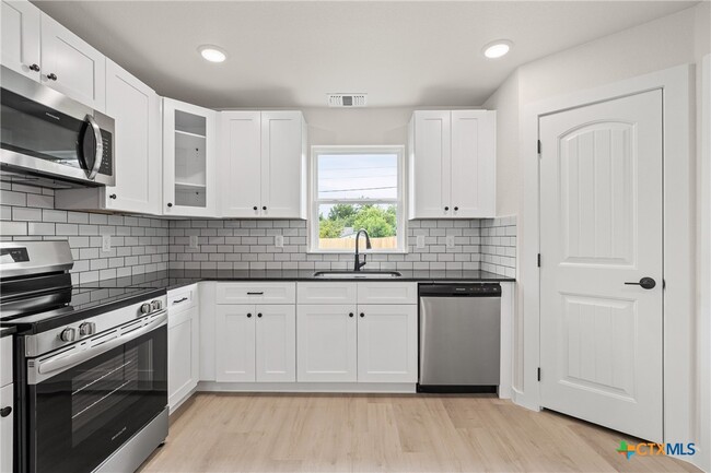 Building Photo - 1204 Martin Luther King Jr Ln