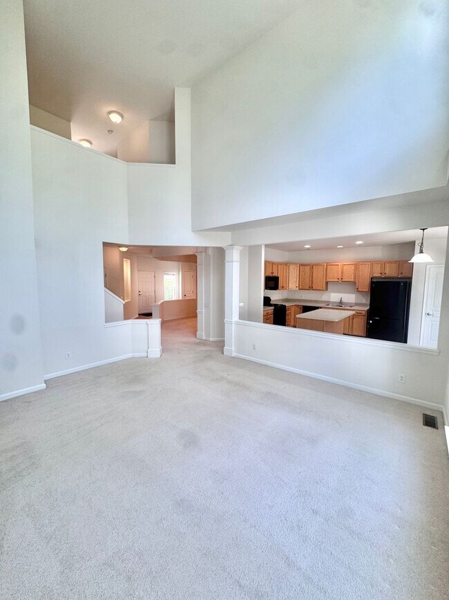 Building Photo - THREE BEDROOM/2.5 BATH TOWNHOME located in PARKLAND School District!