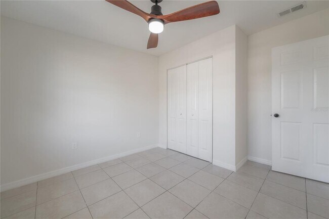 Building Photo - 4002 W Fairview Heights