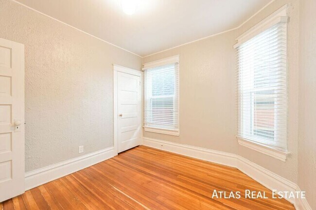 Building Photo - 476 N Washington St