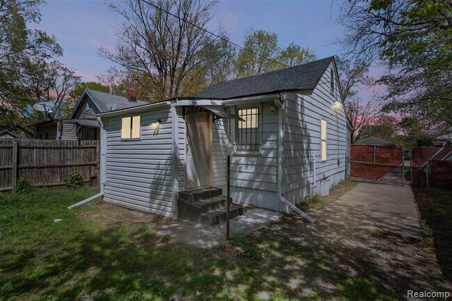 Building Photo - 14875 Dolphin St