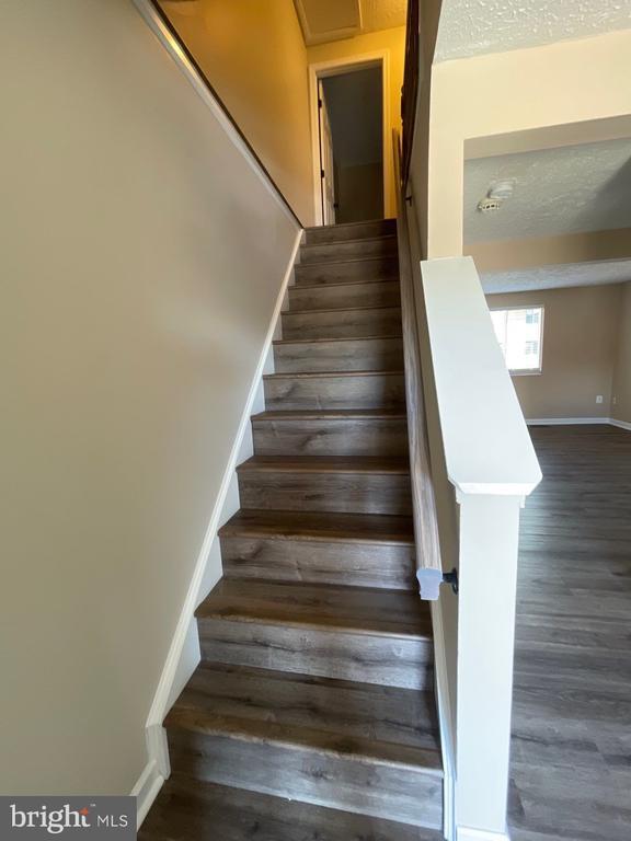 Building Photo - 5863 Rowanberry Dr