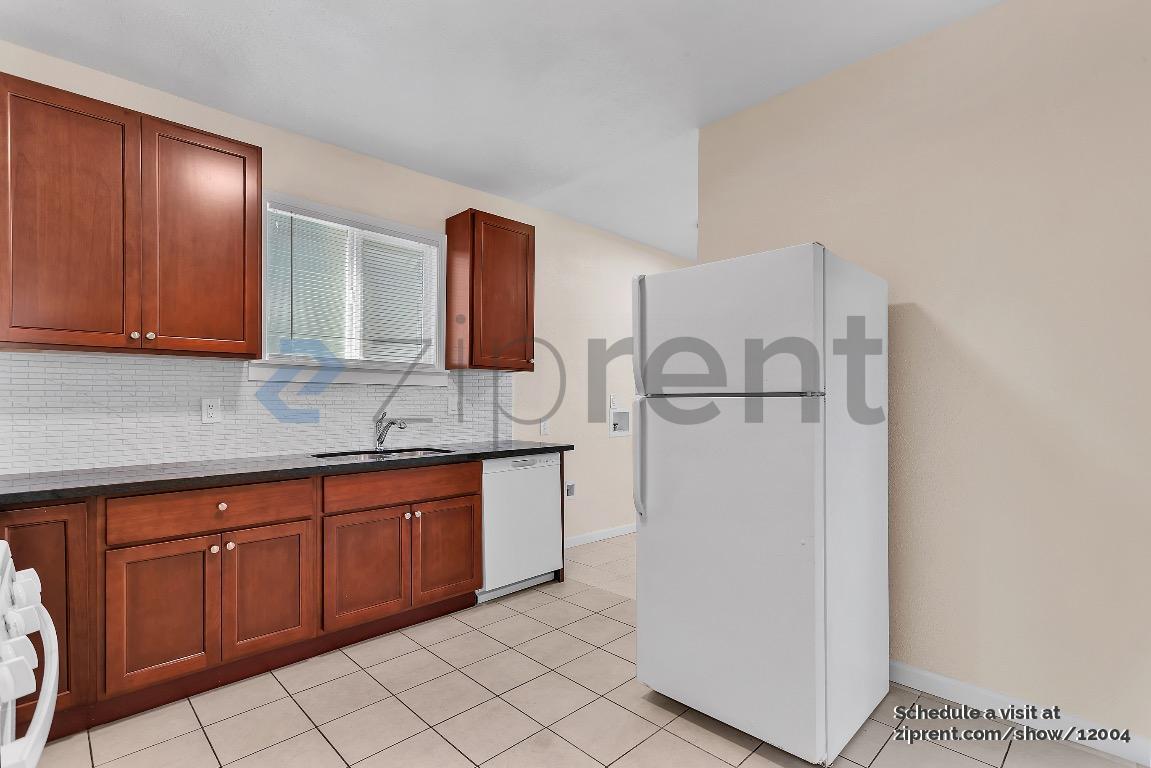 Building Photo - 3321 Adeline St