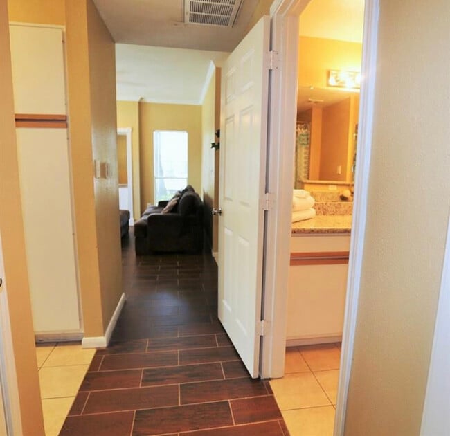 Building Photo - 1330 Old Spanish Trl