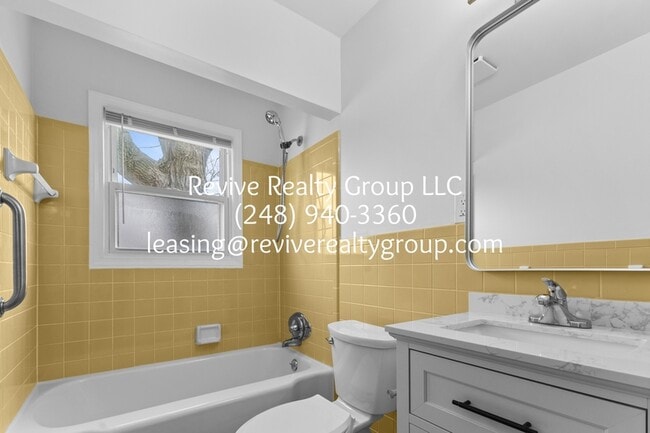 Building Photo - 25630 Tecla Ave