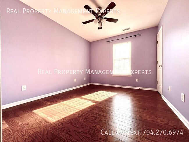 Building Photo - 9902 Redbud Tree Ct