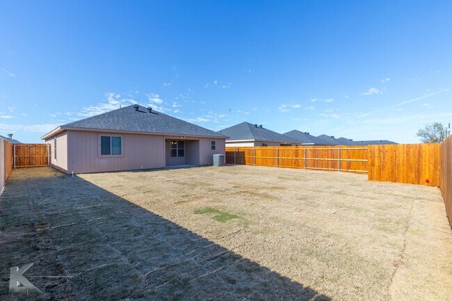 Building Photo - NEW CONSTRUCTION! 3 bed, 2 bath, 2 car garage; ALL KITCHEN APPLIANCES!