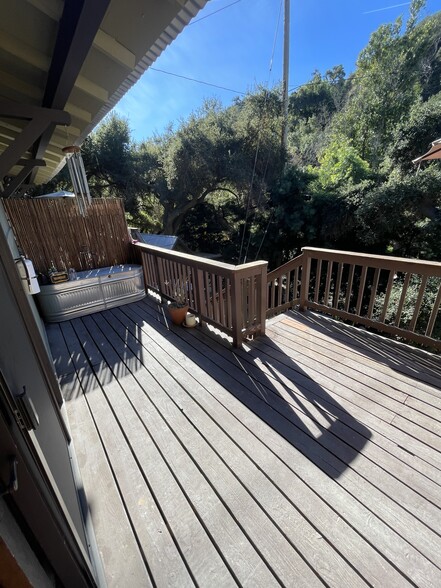 Building Photo - 754 Old Topanga Canyon Rd