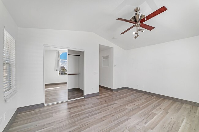 Building Photo - Beautiful 5 Bedroom/3 Bathroom Home in Eas...